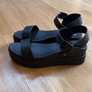 MIA ‘Kayci’ Platform Sandals